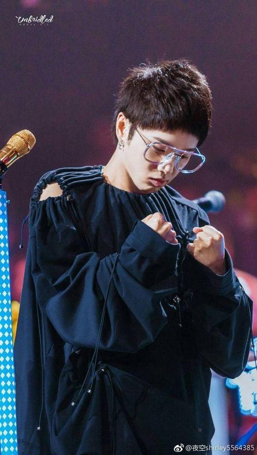 华晨宇四面台爆料视频,华晨宇四面台演唱会精彩瞬间大揭秘  第2张